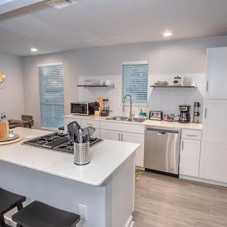 Stylish 4 Br2Ba Renovated Home Near Downtown San Antonio Exterior photo