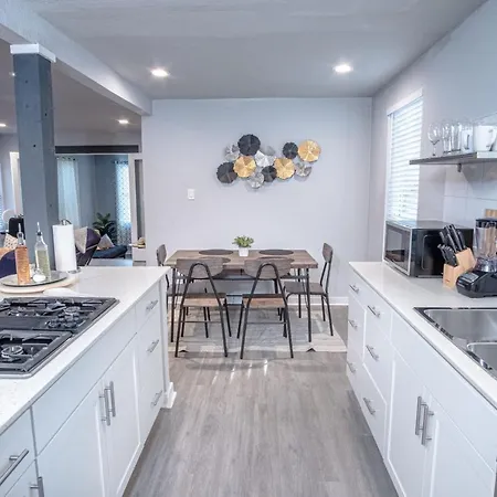 Stylish 4 Br2Ba Renovated Home Near Downtown San Antonio Exterior photo