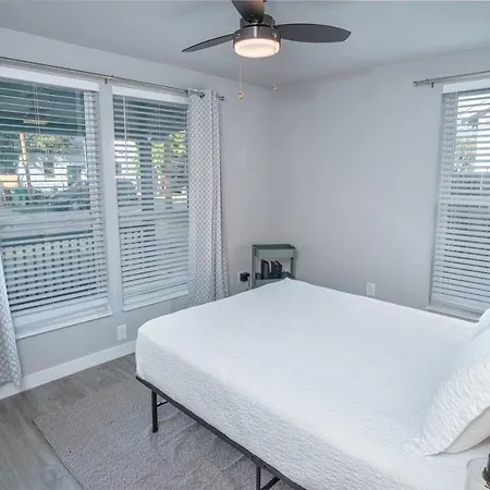Stylish 4 Br2Ba Renovated Home Near Downtown San Antonio Exterior photo