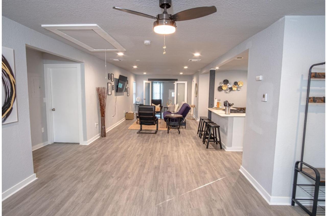 Stylish 4 Br2ba Renovated Near Downtown Casa vacanze