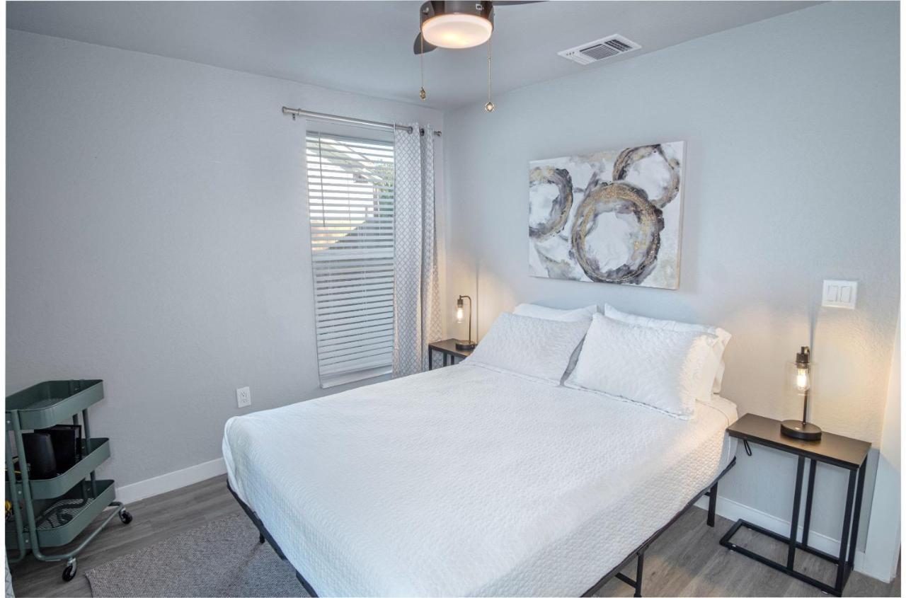 Stylish 4 Br2ba Renovated Near Downtown Casa vacanze