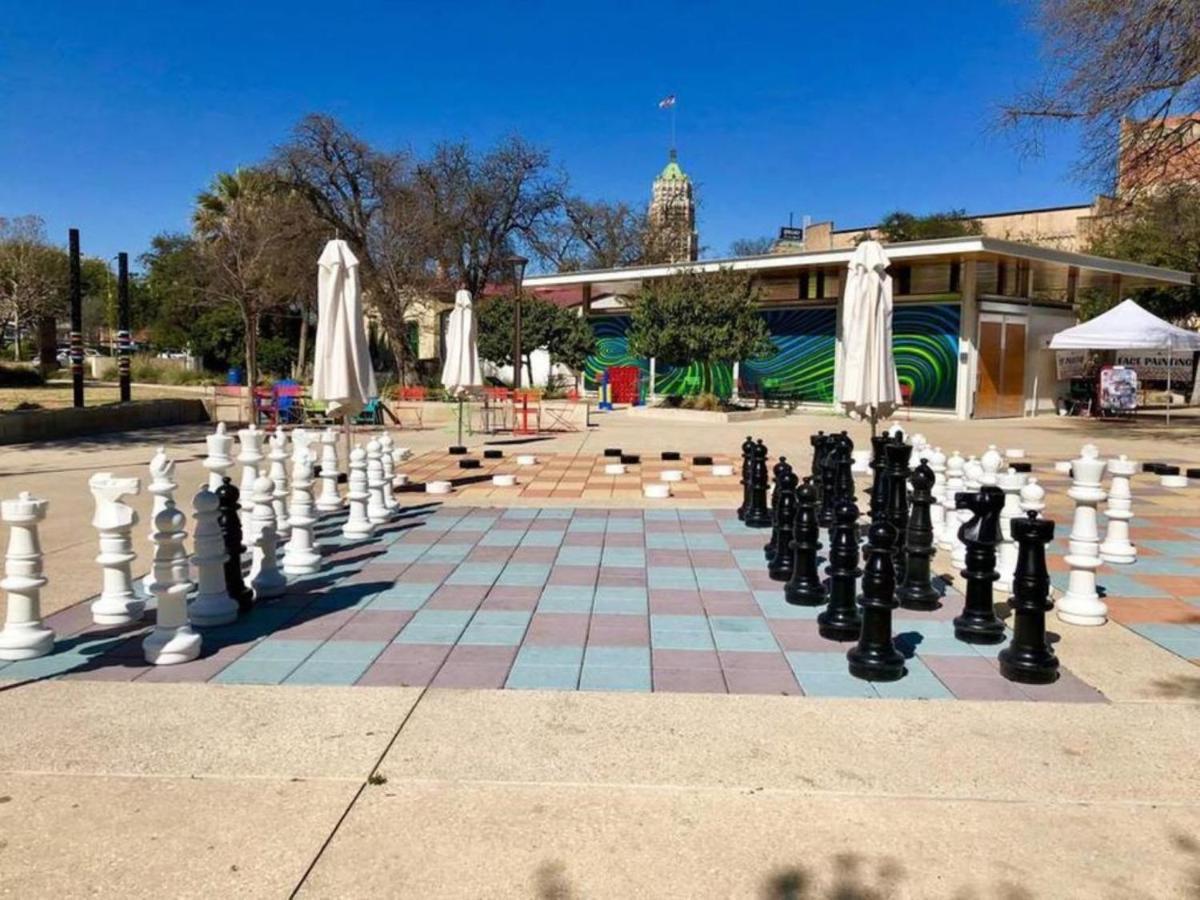 Stylish 4 Br2ba Renovated Near Downtown Holiday home San Antonio