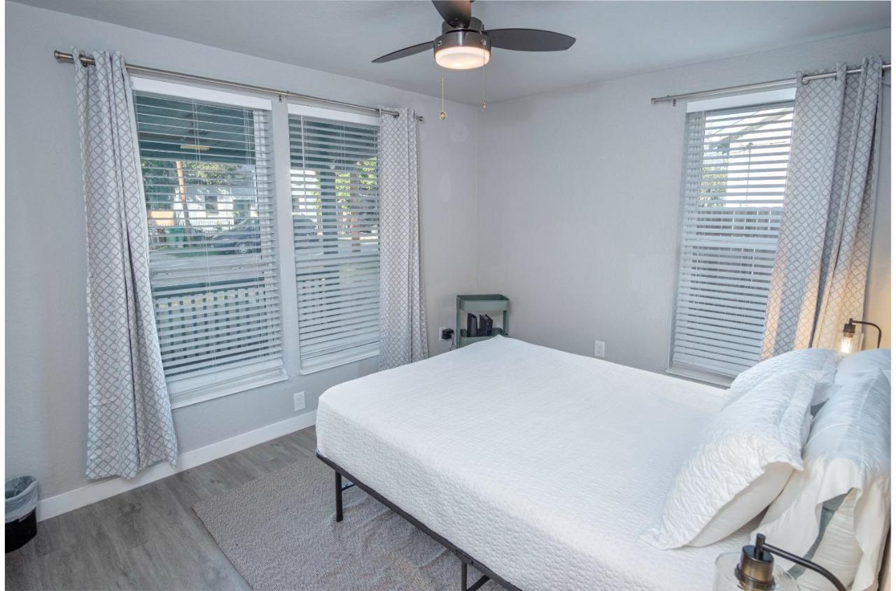 Stylish 4 Br2ba Renovated Near Downtown Casa vacanze