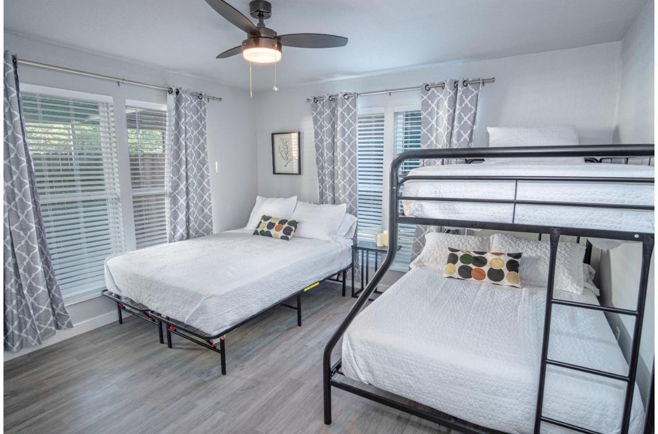 Stylish 4 Br2ba Renovated Near Downtown * San Antonio